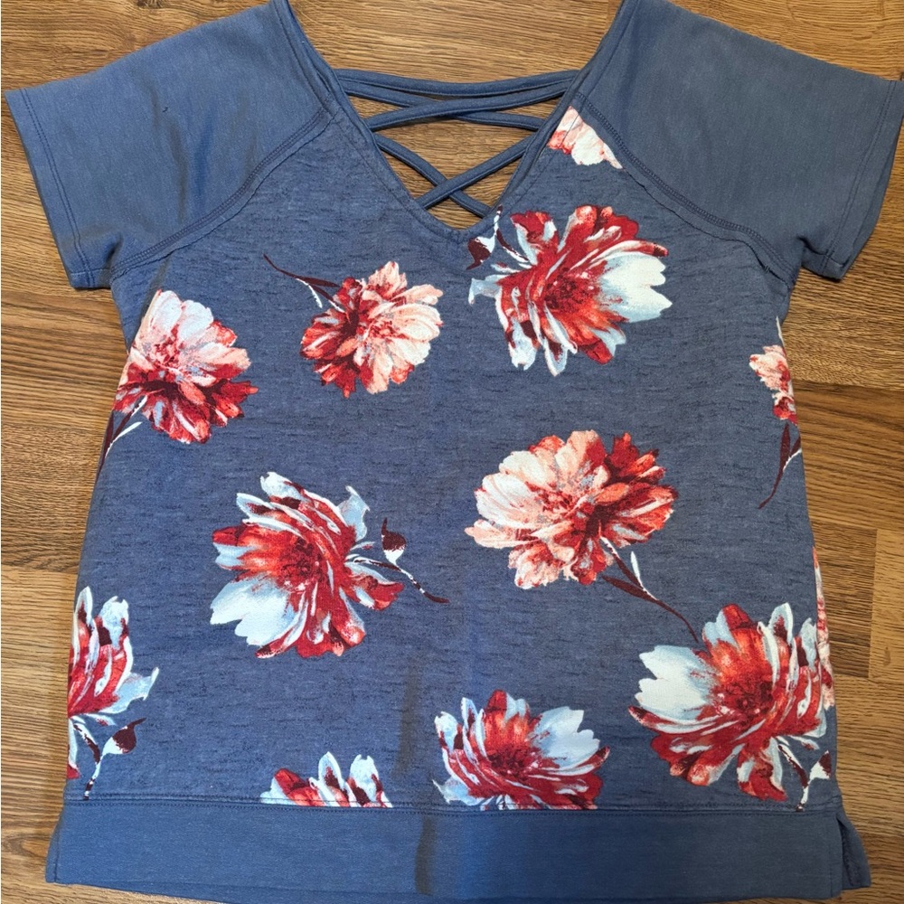 Maurices V-neck Tee Size Small